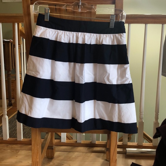 Banana Republic Dresses & Skirts - 💲sale💲BANANA REP NAVY AND WHITE STRIPED SKIRT